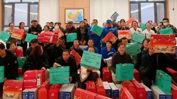 2025年春节前夕，博贞原生物乳业福利发放传递企业温情