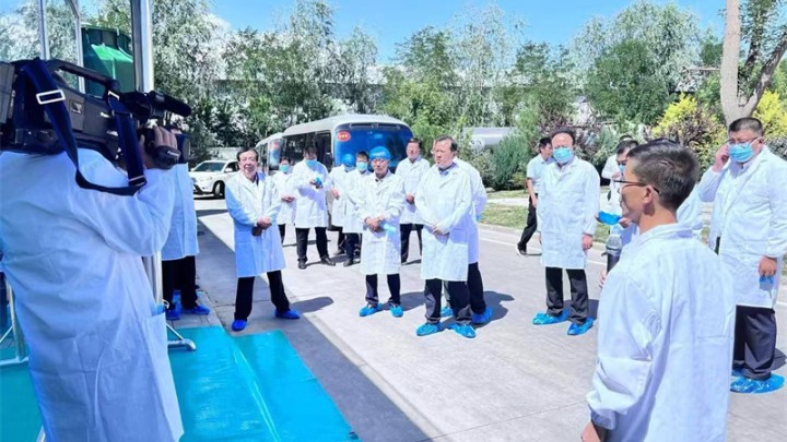 2022年9月8日武威市百亿级奶产业推进会走进高原生物观摩